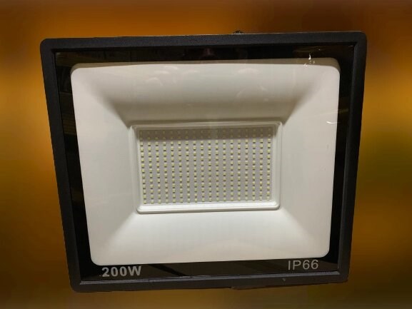 Светодиодный прожектор LR 37-044-200W-6500 К холодный белый свет - фото 4562